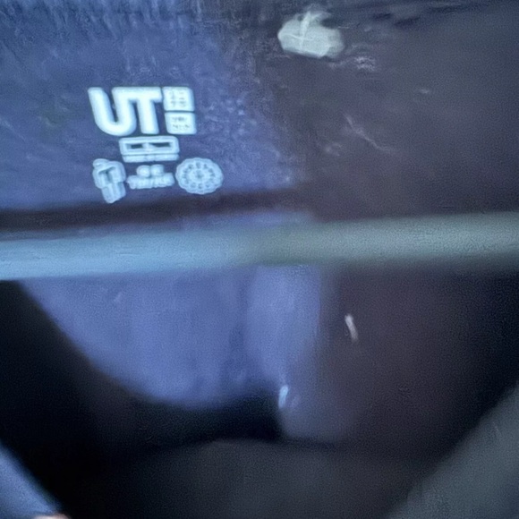 Billie Eilish Black Uniqlo t-shirt size large - Picture 2 of 3